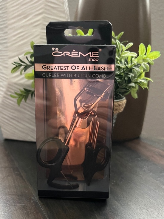 The Creme Shop Other - The Crème Shop Greatest of All Lash Curler with Built-in Comb  NEW